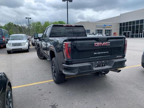 2024 GMC Sierra 2500 AT4