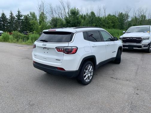 2022 Jeep Compass Latitude Lux