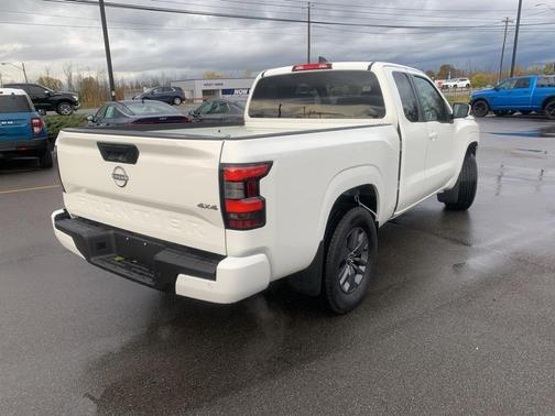 2025 Nissan Frontier SV