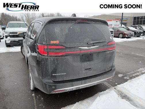 2025 Chrysler Pacifica Select