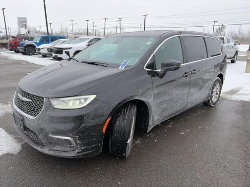 2025 Chrysler Pacifica Select