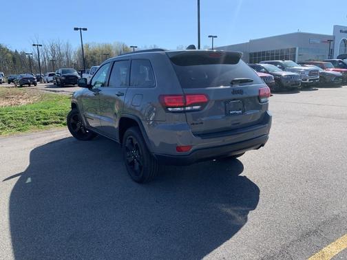 2021 Jeep Grand Cherokee Laredo