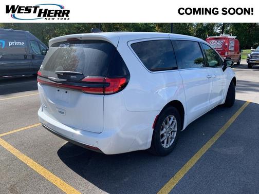 2025 Chrysler Pacifica Select