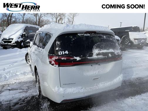 2026 Chrysler Pacifica Select