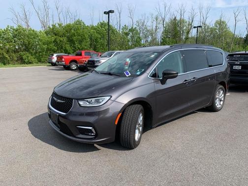 2022 Chrysler Pacifica Touring-L