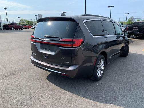 2022 Chrysler Pacifica Touring-L
