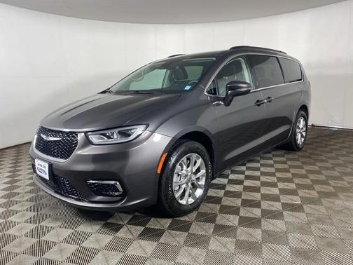 2022 Chrysler Pacifica Touring-L