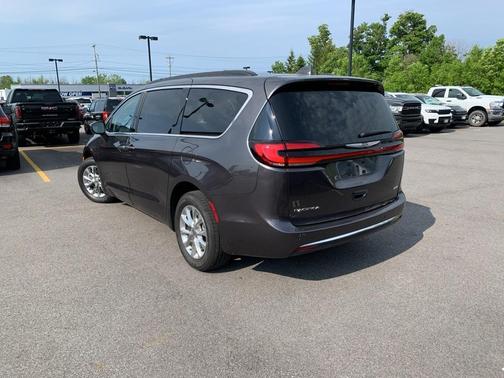 2022 Chrysler Pacifica Touring-L