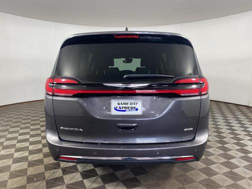 2022 Chrysler Pacifica Touring-L