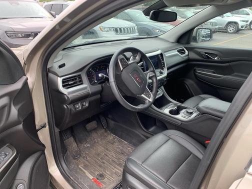 2022 GMC Acadia SLT