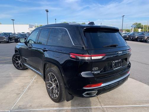 2022 Jeep Grand Cherokee Summit