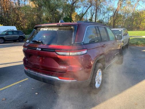 2025 Jeep Grand Cherokee Laredo