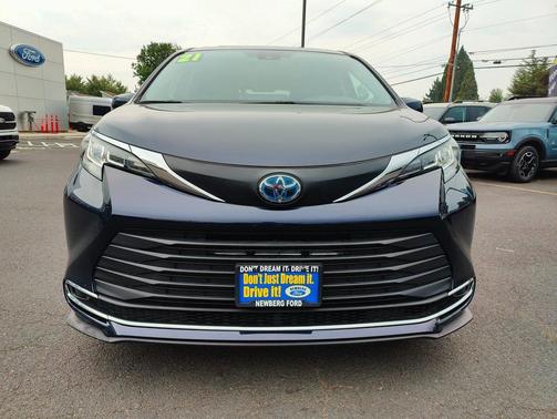2021 Toyota Sienna XLE 7 Passenger