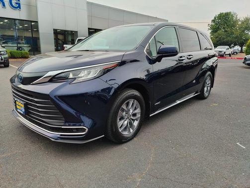 2021 Toyota Sienna XLE 7 Passenger