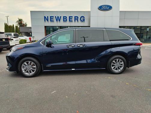 2021 Toyota Sienna XLE 7 Passenger