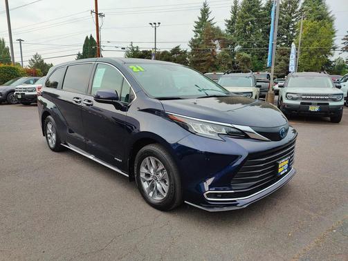 2021 Toyota Sienna XLE 7 Passenger