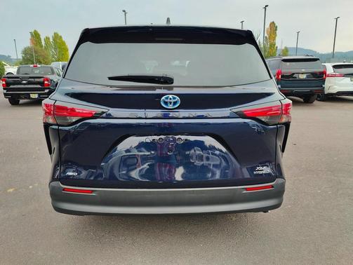 2021 Toyota Sienna XLE 7 Passenger