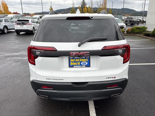 2023 GMC Acadia AWD AT4