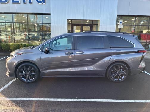 2021 Toyota Sienna XSE 7 Passenger