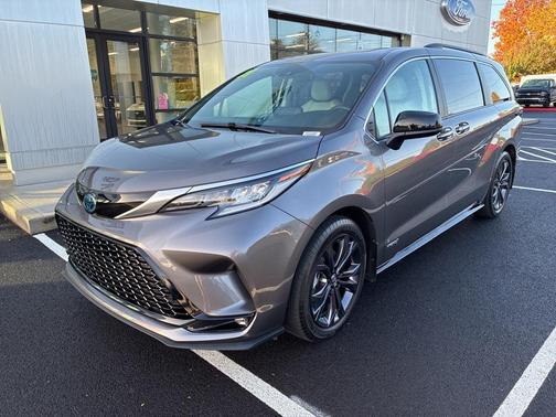 2021 Toyota Sienna XSE 7 Passenger