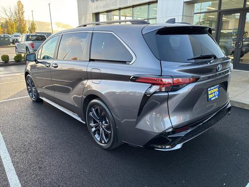 2021 Toyota Sienna XSE 7 Passenger