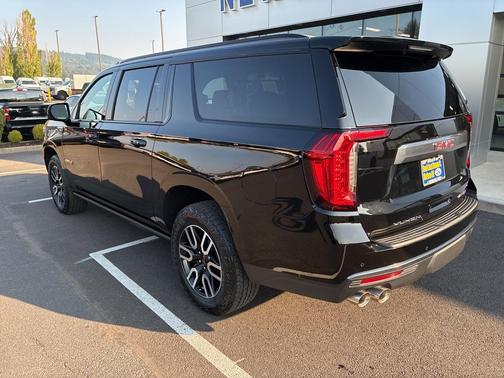 2024 GMC Yukon XL 4WD AT4