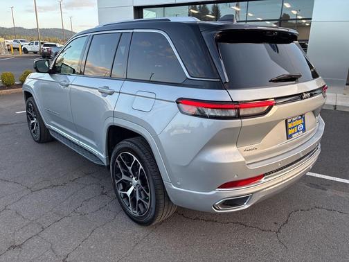 2022 Jeep Grand Cherokee Summit