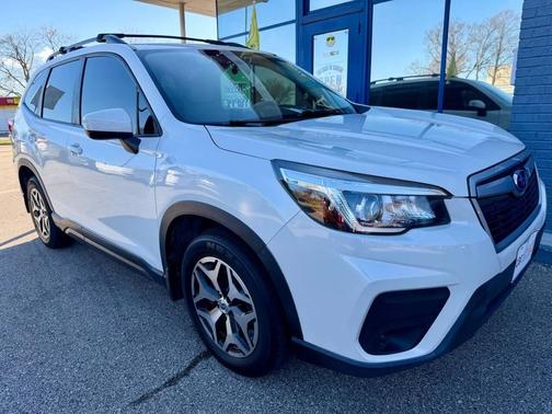 Crystal White Pearl 2019 Subaru Forester Premium