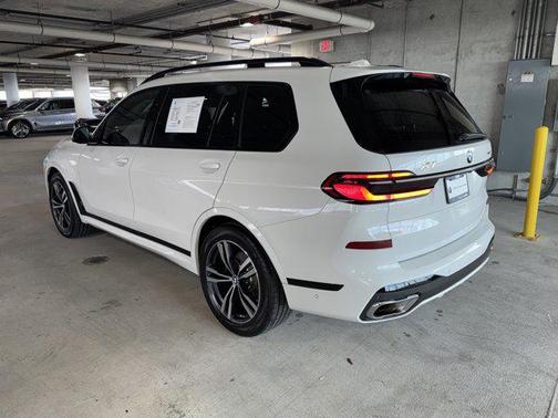 2025 BMW X7 xDrive40i