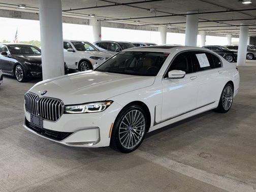2022 BMW 740 i