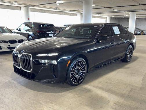2025 BMW 740 740i