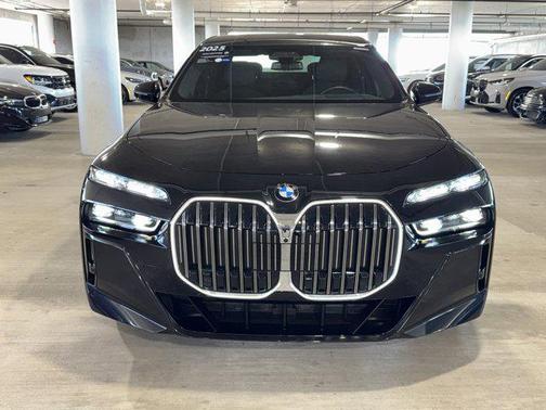 2025 BMW 740 740i