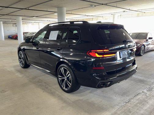 2023 BMW X7 M60i