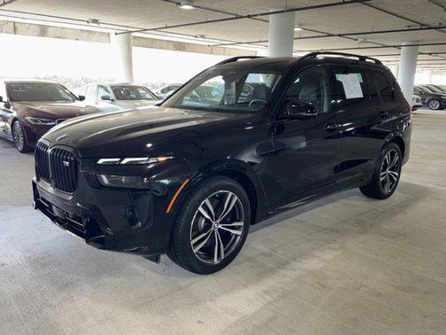2023 BMW X7 M60i