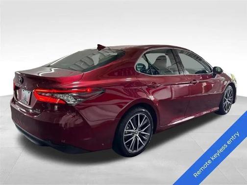 Ruby Flare Pearl 2021 Toyota Camry Hybrid XLE