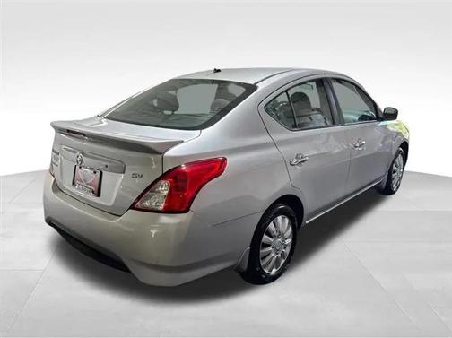 Brilliant Silver 2018 Nissan Versa 1.6 SV