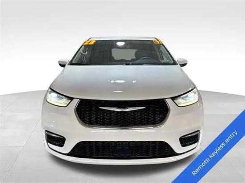 Bright White Clearcoat 2023 Chrysler Pacifica Touring L
