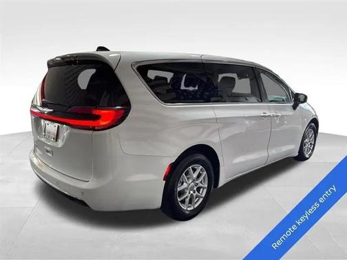 Bright White Clearcoat 2023 Chrysler Pacifica Touring L