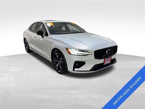 2023 Volvo S60 B5 Core Dark Theme