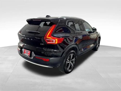 2023 Volvo XC40 B5 Core