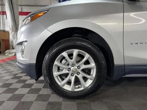 Silver Ice Metallic 2019 Chevrolet Equinox 1LT