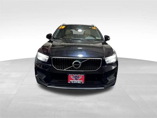 2019 Volvo XC40 T5 Momentum
