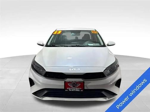 Snow White Pearl 2023 Kia Forte LXS