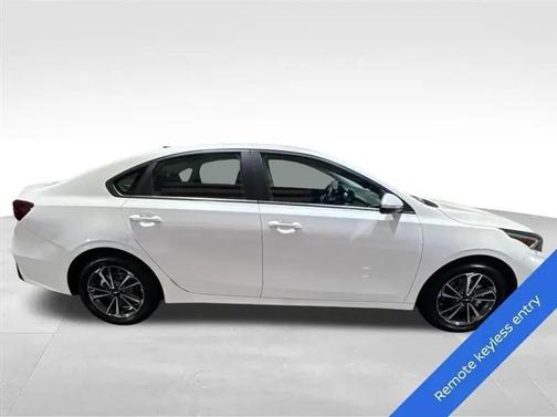 Snow White Pearl 2023 Kia Forte LXS