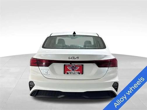 Snow White Pearl 2023 Kia Forte LXS
