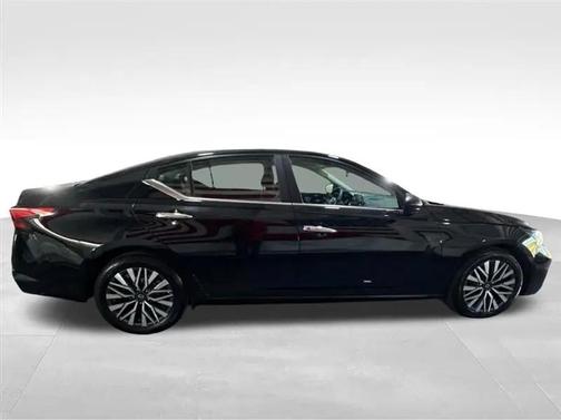 Super Black 2024 Nissan Altima 2.5 SV