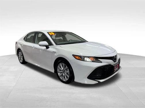 2019 Toyota Camry Hybrid LE