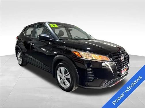 Super Black 2022 Nissan Kicks S