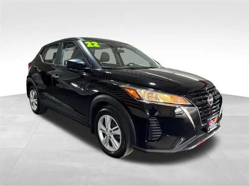 Super Black 2022 Nissan Kicks S