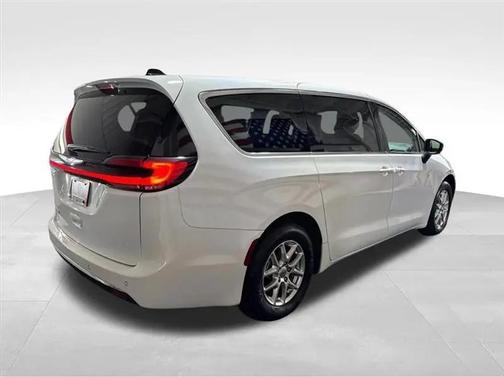 Bright White Clearcoat 2023 Chrysler Pacifica Touring L